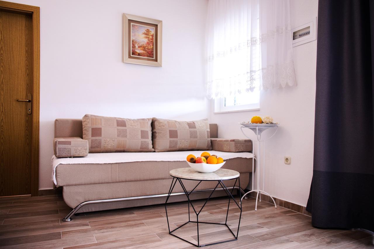 Apartments Mila Marina Esterno foto