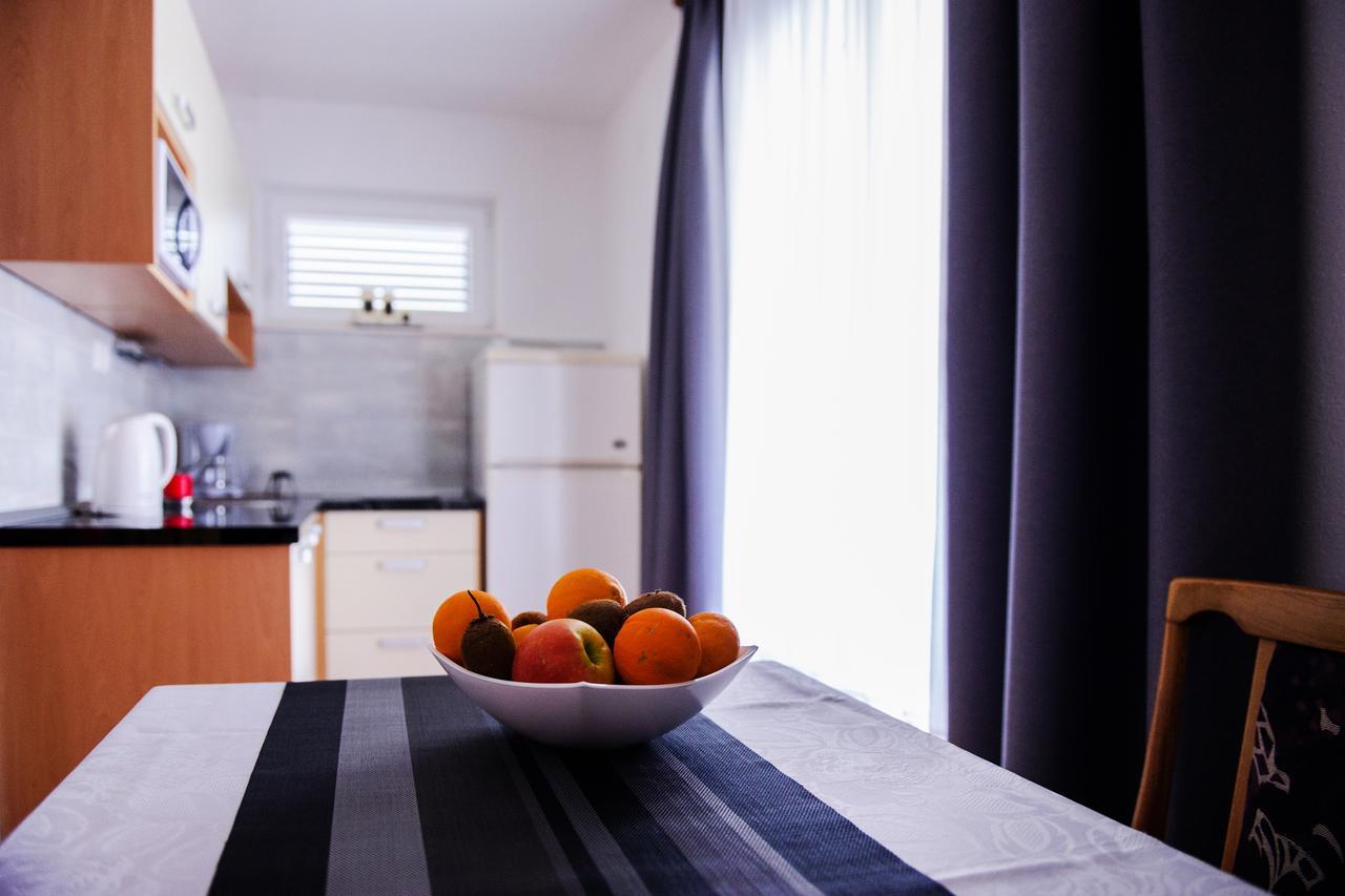 Apartments Mila Marina Esterno foto